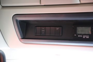 һ����� J6V 510���� 8X4 9.4��LNG��դʽ�ػ���(CA5310CCYP66M25L7T4E6)ͼƬ