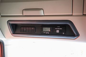 һ����� J6V 510���� 8X4 9.4��LNG��դʽ�ػ���(CA5310CCYP66M25L7T4E6)ͼƬ