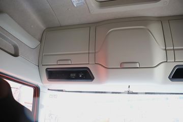 һ����� J6V 510���� 8X4 9.4��LNG��դʽ�ػ���(CA5310CCYP66M25L7T4E6)ͼƬ