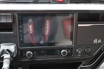 һ����� J6V 510���� 8X4 9.4��LNG��դʽ�ػ���(CA5310CCYP66M25L7T4E6)ͼƬ