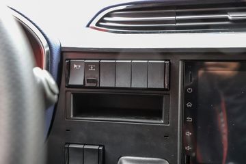 һ����� J6V 510���� 8X4 9.4��LNG��դʽ�ػ���(CA5310CCYP66M25L7T4E6)ͼƬ