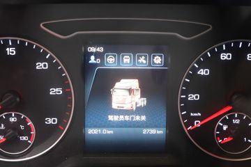 һ����� J6V 510���� 8X4 9.4��LNG��դʽ�ػ���(CA5310CCYP66M25L7T4E6)ͼƬ