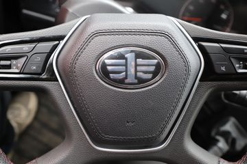 һ����� J6V 510���� 8X4 9.4��LNG��դʽ�ػ���(CA5310CCYP66M25L7T4E6)ͼƬ