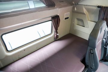 �ൺ��� ӥ; ����� 600���� 6X4 LNG�Զ���ǣ����(Һ��)(CA4257P35K18T1NE6A80)ͼƬ