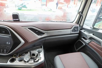 �ൺ��� ӥ; ����� 600���� 6X4 LNG�Զ���ǣ����(Һ��)(CA4257P35K18T1NE6A80)ͼƬ