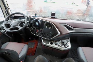 �ൺ��� ӥ; ����� 600���� 6X4 LNG�Զ���ǣ����(Һ��)(CA4257P35K18T1NE6A80)ͼƬ