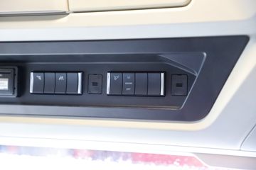 �ൺ��� ӥ; ����� 600���� 6X4 LNG�Զ���ǣ����(Һ��)(CA4257P35K18T1NE6A80)ͼƬ