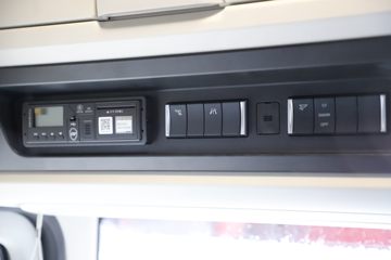 �ൺ��� ӥ; ����� 600���� 6X4 LNG�Զ���ǣ����(Һ��)(CA4257P35K18T1NE6A80)ͼƬ