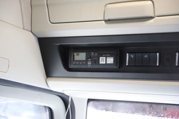 �ൺ��� ӥ; ����� 600���� 6X4 LNG�Զ���ǣ����(Һ��)(CA4257P35K18T1NE6A80)ͼƬ