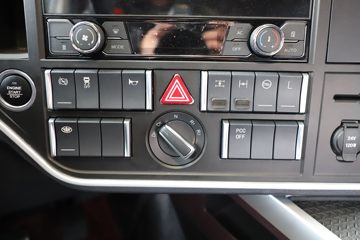 �ൺ��� ӥ; ����� 600���� 6X4 LNG�Զ���ǣ����(Һ��)(CA4257P35K18T1NE6A80)ͼƬ