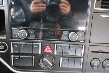 �ൺ��� ӥ; ����� 600���� 6X4 LNG�Զ���ǣ����(Һ��)(CA4257P35K18T1NE6A80)ͼƬ