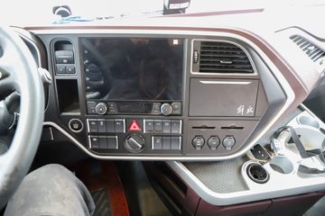 �ൺ��� ӥ; ����� 600���� 6X4 LNG�Զ���ǣ����(Һ��)(CA4257P35K18T1NE6A80)ͼƬ