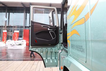 �ൺ��� ӥ; ����� 600���� 6X4 LNG�Զ���ǣ����(Һ��)(CA4257P35K18T1NE6A80)ͼƬ