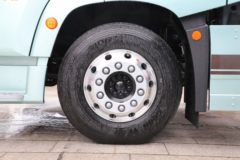 青岛解放 鹰途 商务舱 600马力 6X4 LNG自动档牵引车(液缓)(CA4257P35K18T1NE6A80)
