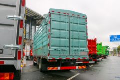 青岛解放 JH6重卡 智尊版 320马力 6.75米AMT自动档仓栅式载货车