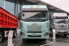 青岛解放 JH6重卡 智尊版 320马力 6.75米AMT自动档仓栅式载货车