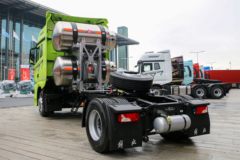 一汽解放 J7重卡 经典版 530马力 4X2 LNG自动档牵引车(CA4180P77M26E6)