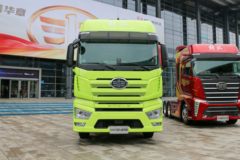 一汽解放 J7重卡 经典版 530马力 4X2 LNG自动档牵引车(CA4180P77M26E6)