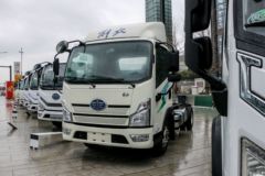 解放 领途 4.5T 4.16米单排插电式混合动力厢式轻卡14kWh