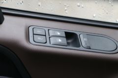 解放 领途 4.5T 4.16米单排插电式混合动力厢式轻卡14kWh
