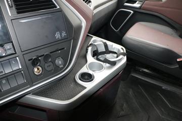 �ൺ��� ӥ; ����� 620���� 8X4 9.5��AMT�Զ�����س�(Һ��)ͼƬ