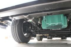青岛解放 鹰途 商务舱 620马力 8X4 9.5米AMT自动档冷藏车(液缓)