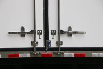 �ൺ��� ӥ; ����� 620���� 8X4 9.5��AMT�Զ�����س�(Һ��)ͼƬ