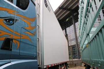 �ൺ��� ӥ; ����� 620���� 8X4 9.5��AMT�Զ�����س�(Һ��)ͼƬ