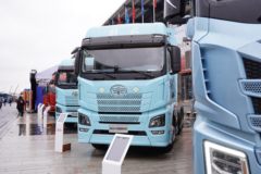 青岛解放 JH6重卡 510马力 6X4 双燃料牵引车(液缓)