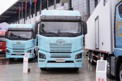 青岛解放 JH6重卡 510马力 6X4 双燃料牵引车(液缓)