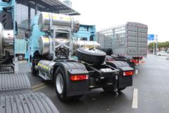 青岛解放 JH6重卡 530马力 4X2 LNG自动档牵引车(液缓)(CA4189P25K2NE6A80)