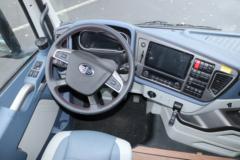 青岛解放 JH6重卡 530马力 4X2 LNG自动档牵引车(液缓)(CA4189P25K2NE6A80)