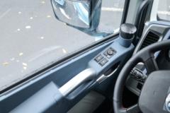 青岛解放 JH6重卡 530马力 4X2 LNG自动档牵引车(液缓)(CA4189P25K2NE6A80)