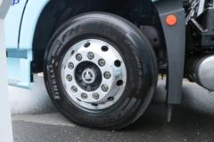 青岛解放 JH6重卡 530马力 4X2 LNG自动档牵引车(液缓)(CA4189P25K2NE6A80)