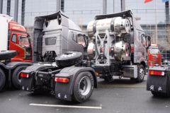 一汽解放 J6E重卡 530马力 4X2 LNG自动档牵引车(CA4180P66M25AE6)
