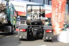 一汽解放 J7重卡 600马力 6X4 LNG自动档牵引车(液缓)(速比3.417)(CA4250P77M26T1A1E6)