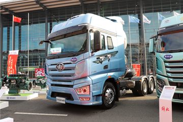 一汽解放 J7重卡 600马力 6X4 LNG自动档牵引车(液缓)(速比3.417)(CA4250P77M26T1A1E6)