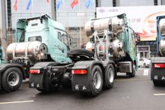 一汽解放 J6V重卡 领航版 600马力 6X4 LNG自动档牵引车(液缓)(CA4250P66M25T1A3E6)