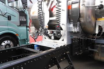 һ����� J6V�ؿ� �캽�� 600���� 6X4 LNG�Զ���ǣ����(Һ��)(CA4250P66M25T1A3E6)ͼƬ