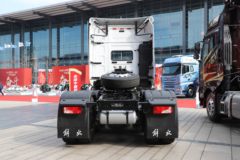 一汽解放 J7重卡 620马力 6X4 AMT自动档牵引车