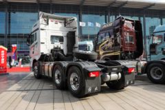 一汽解放 J7重卡 620马力 6X4 AMT自动档牵引车