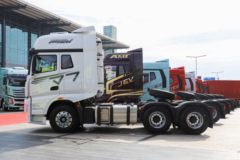 一汽解放 J7重卡 620马力 6X4 AMT自动档牵引车