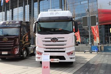 一汽解放 J7重卡 经典版 600马力 6X4 AMT自动档牵引车(440冲焊桥)(液缓)(CA4250P77K24T1E6)