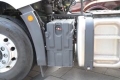 一汽解放 J7重卡 620马力 6X4 AMT自动档牵引车