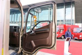 领途&nbsp;冷藏车驾驶室图片