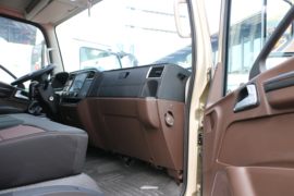 领途&nbsp;冷藏车驾驶室图片