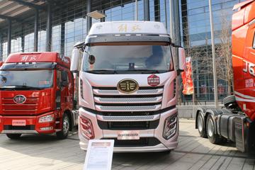 一汽解放 J6V重卡 领航版 新北方款 620马力 6X4 AMT自动档牵引车(液缓)(CA4250P66K33T1AE6)