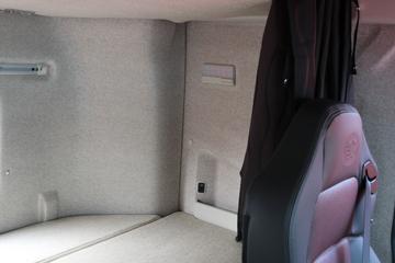 һ����� J6V�ؿ� �캽�� 620���� 6X4 AMT�Զ���ǣ����(Һ��)(CA4250P66K33T1E6)ͼƬ