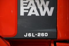 一汽解放J6L(260马力)国六载货车，红色现车