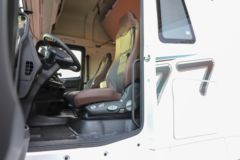 一汽解放 J7重卡 620马力 6X4 AMT自动档牵引车